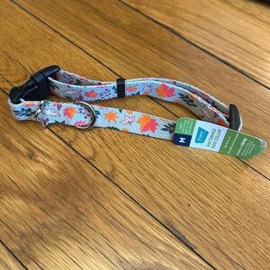 NWT Leaf-patterned dog collar